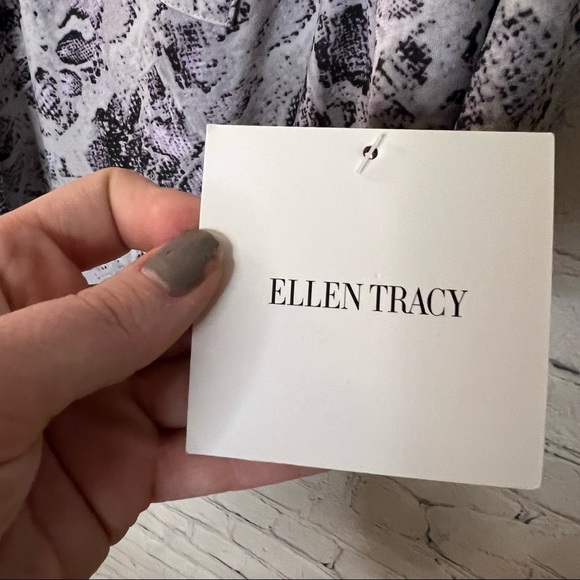 Ellen Tracy Button Tab Printed Blouse Soft Desert Mauve Size Medium NWT - Picture 11 of 13